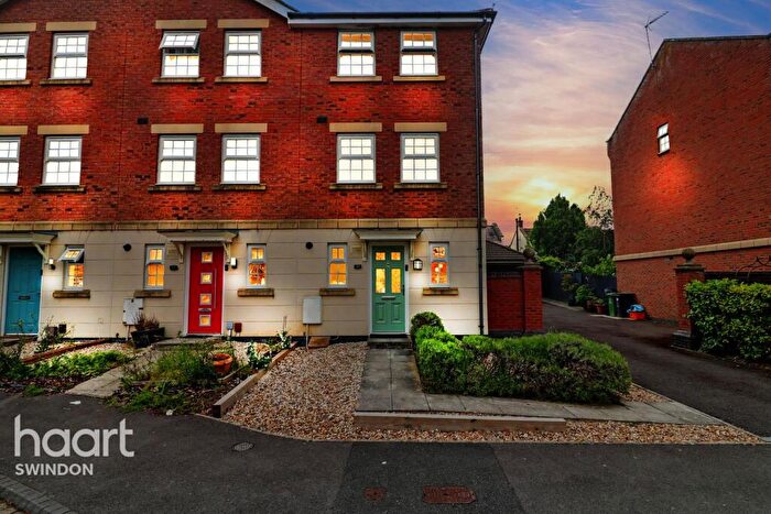 3 Bedroom Town House For Sale In Willington Road, Swindon, SN25