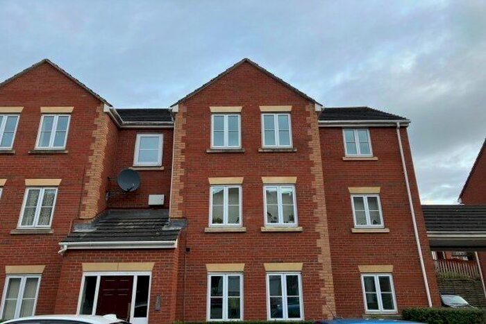 2 Bedroom Property To Rent In Kinnerton Way, Exeter, EX4