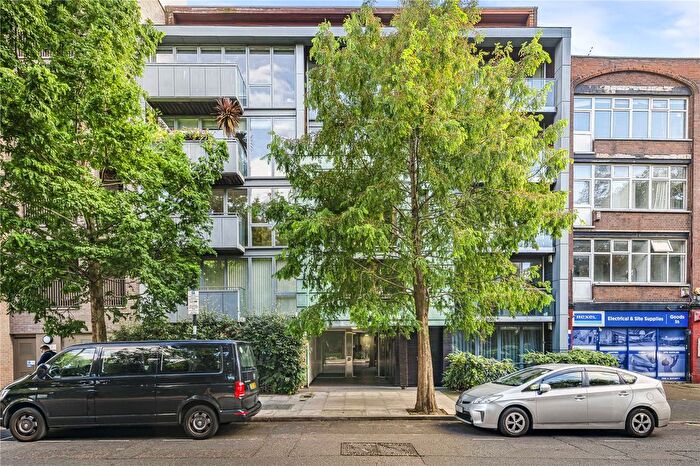 2 Bedroom Flat To Rent In Lever Street, London, EC1V