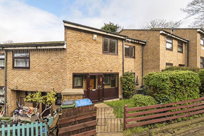 3 Bedroom Terraced House For Sale In Joyce Page Close, Charlton, London, SE7