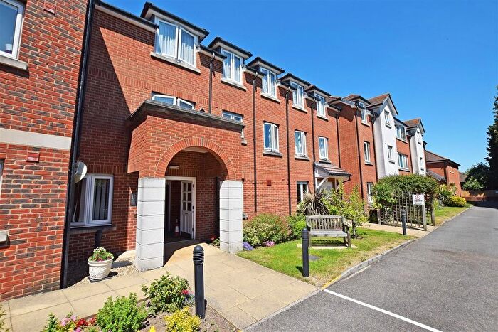2 Bedroom Flat For Sale In Appletree Court, High Street, Rainham, ME8