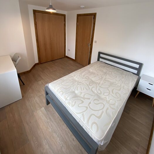 5 Bedroom Flat To Rent In Melton Crescent, Horfield, Bristol, BS7