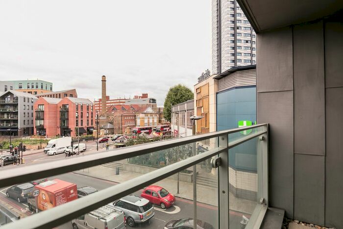 2 Bedroom Flat For Sale In Hardwicks Square, London, SW18