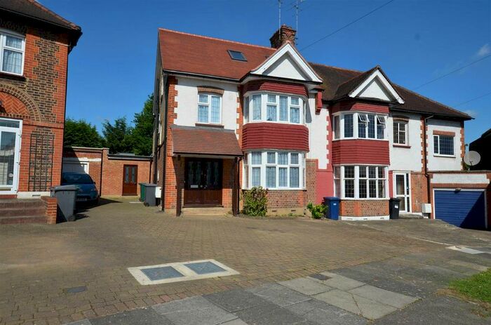 5 Bedroom Semi-Detached House To Rent In Singleton Scarp, London N12