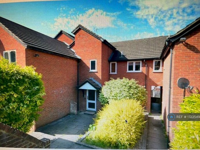 2 Bedroom Flat To Rent In Abercromby Avenue, High Wycombe, HP12