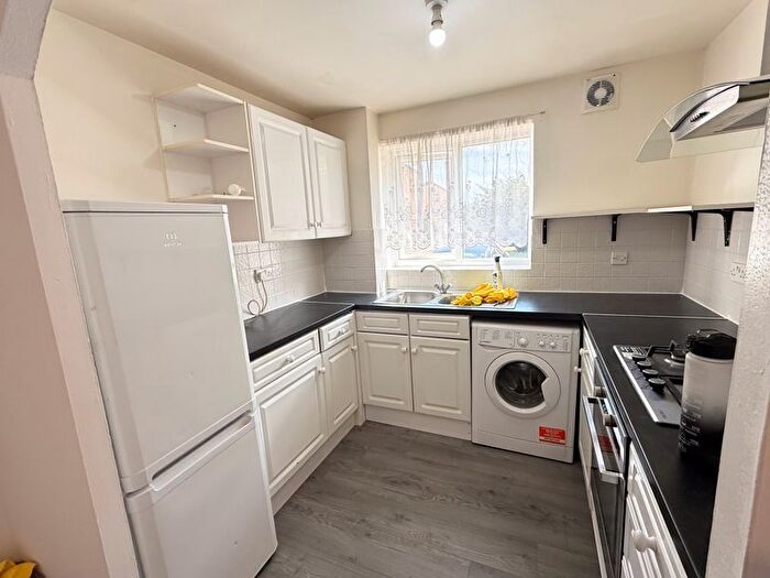 2 Bedroom Flat To Rent In Streamside Close, London, N9