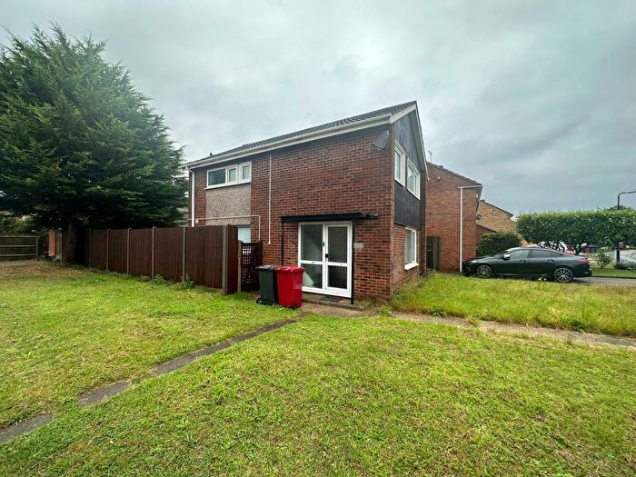 3 Bedroom Detached House To Rent In Slough, Berkshire, SL3