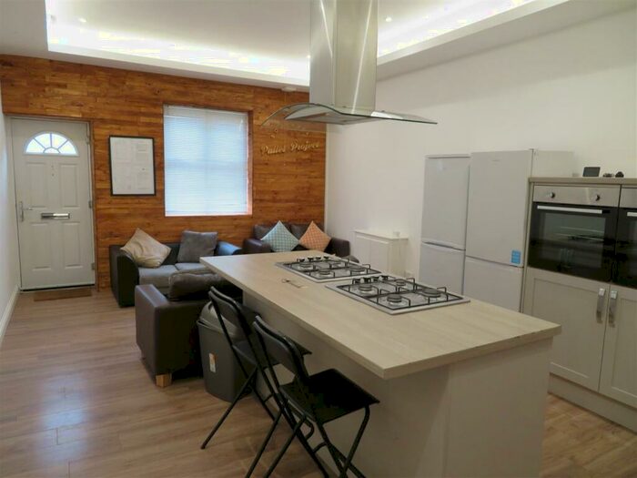 6 Bedroom House To Rent In Fawcett Road, Southsea, PO4