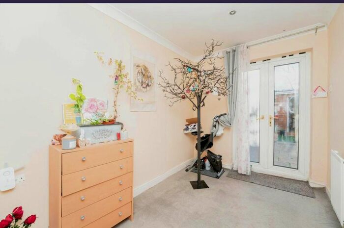 3 Bedroom End Of Terrace House For Sale In Penbury Road, Southall, UB2
