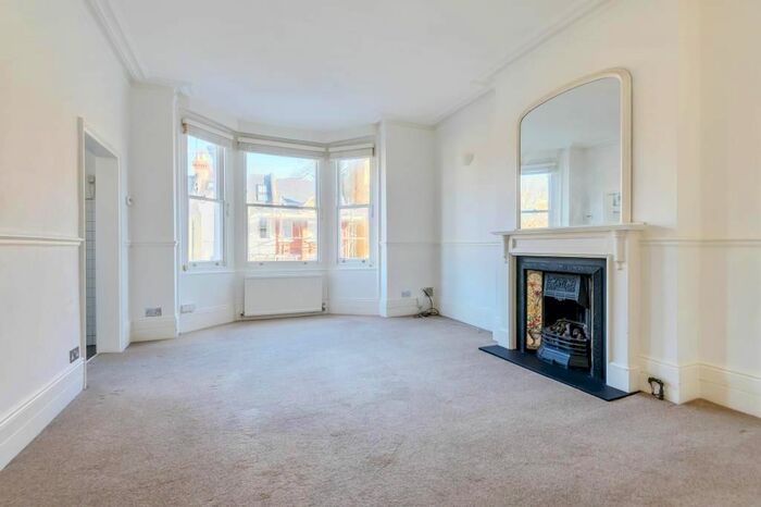 1 Bedroom Flat To Rent In Onslow Road, Richmond, TW10