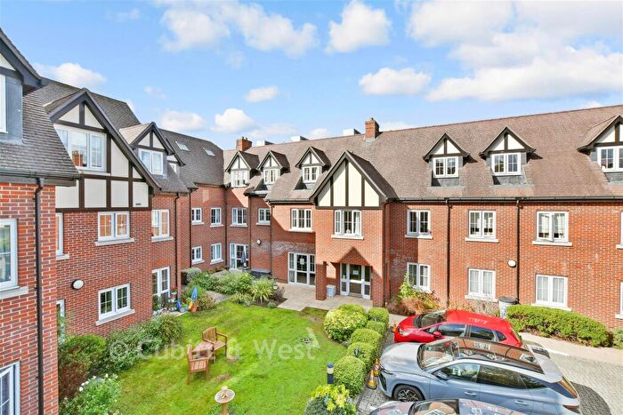 1 Bedroom Flat For Sale In Waterloo Road, Epsom, Surrey, KT19