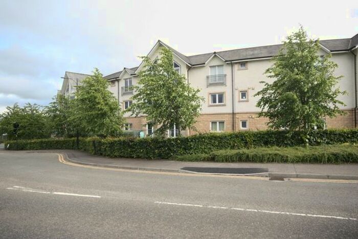 2 Bedroom Flat To Rent In Chandlers Court, Stirling Town, Stirling, FK8