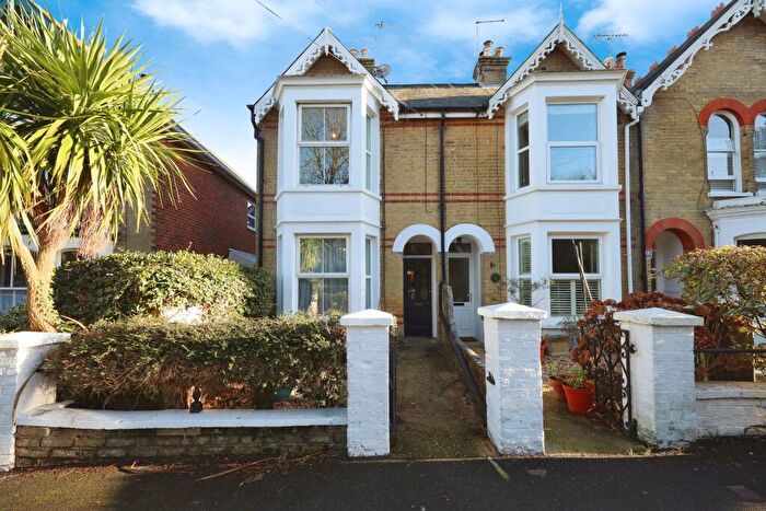 4 Bedroom Semi-Detached House To Rent In Granville Road, Cowes, PO31