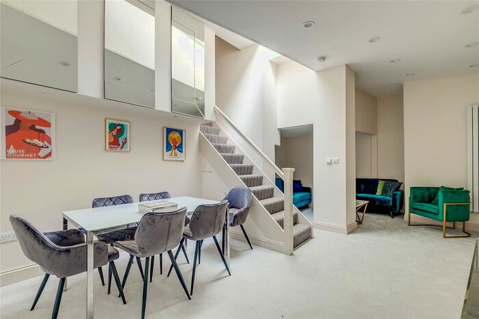 3 Bedroom Flat To Rent In Blenheim Crescent, London, W11