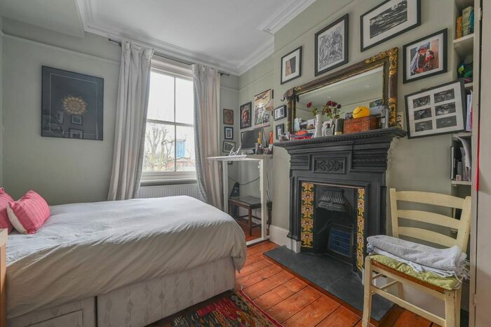 3 Bedroom Flat To Rent In Cranworth Gardens, Brixton, London, SW9