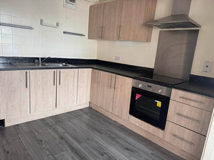 2 Bedroom Flat To Rent In Louise Street, Lower Gornal, DY3