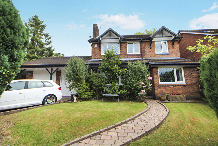 3 Bedroom Detached House For Sale In Shropshire Drive, Glossop, Derbyshire, SK13