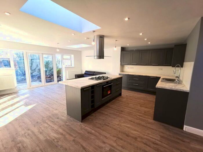 4 Bedroom Semi-Detached House To Rent In Jockey Road, Sutton Coldfield, B73