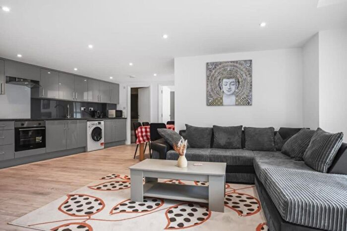 2 Bedroom Flat To Rent In Woking, Surrey, GU22