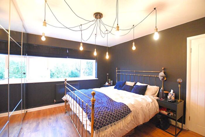 2 Bedroom Flat To Rent In Lawford Road, London, NW5