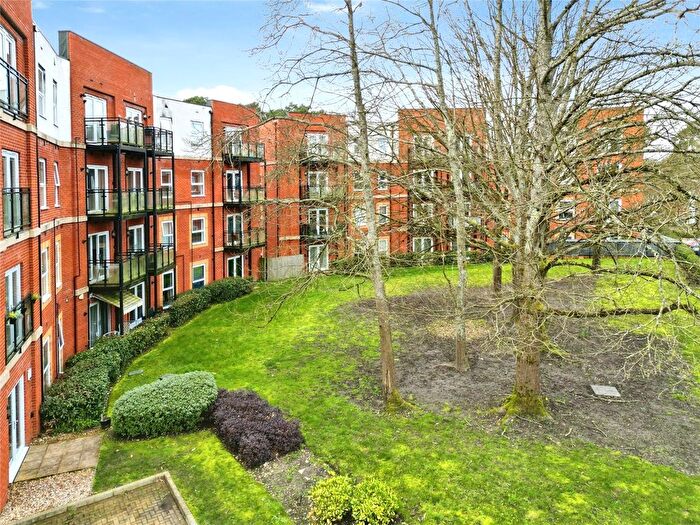 1 Bedroom Flat For Sale In Edrich Grange, Crowthorne, Berkshire, RG45