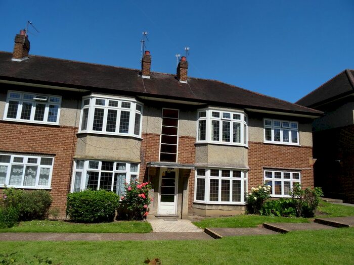 2 Bedroom Flat To Rent In Surbiton Hill Road, Surbiton, KT6