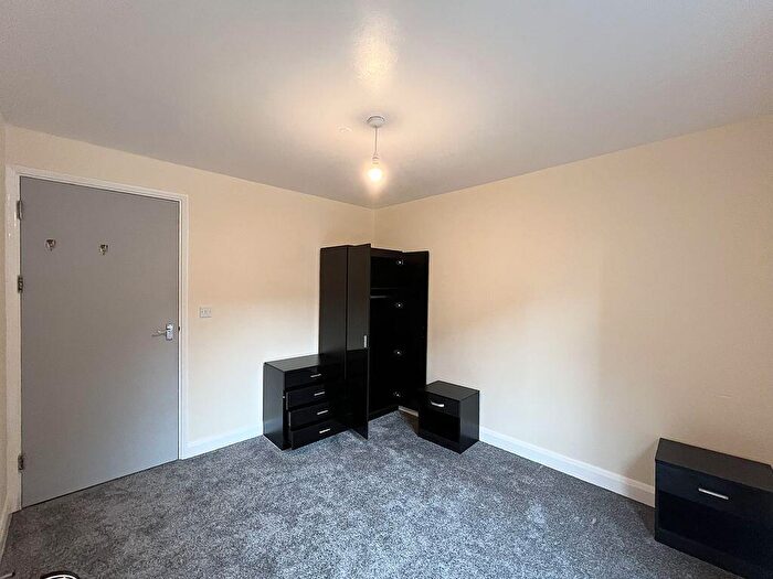 2 Bedroom Flat To Rent In Eccles Fold, Manchester, M30