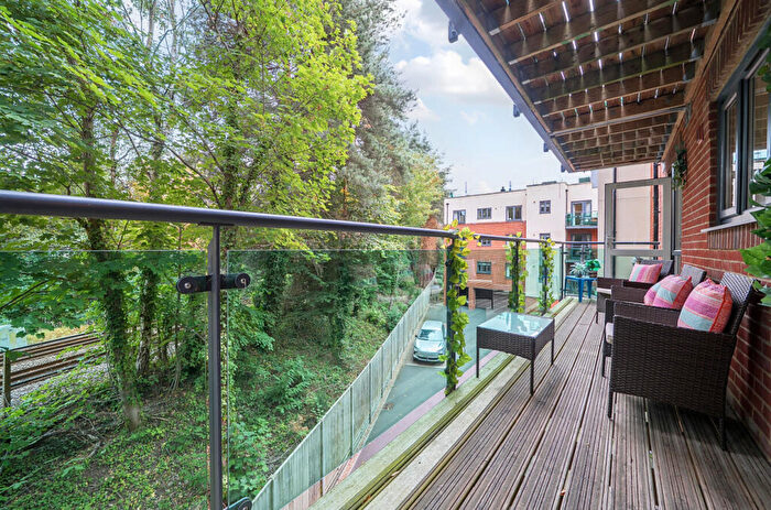 2 Bedroom Apartment For Sale In Park Lane, Camberley, Surrey, GU15