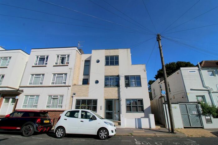1 Bedroom Flat To Rent In Payne Avenue, Hove, BN3