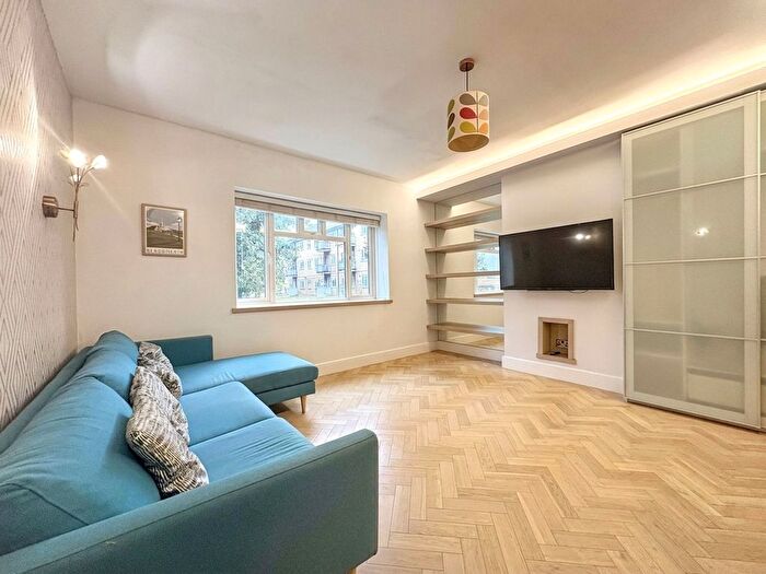 Studio For Sale In Chiswell Square, London, SE3