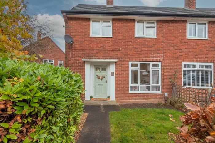 2 Bedroom Semi-Detached House To Rent In Larkhill Close, Leeds, LS8