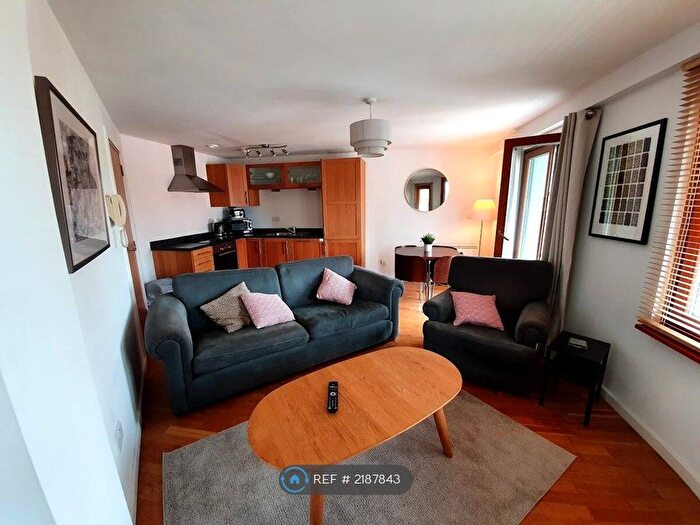 2 Bedroom Flat To Rent In Corporation Street, Manchester, M4