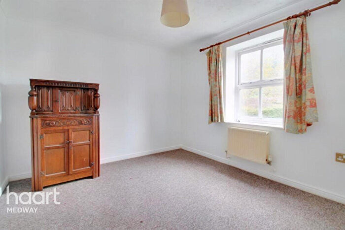 3 Bedroom Apartment To Rent In Island Way East, Chatham, ME4