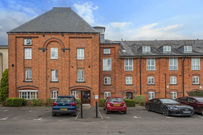 3 Bedroom Apartment To Rent In Abingdon, Oxfordshire, OX14