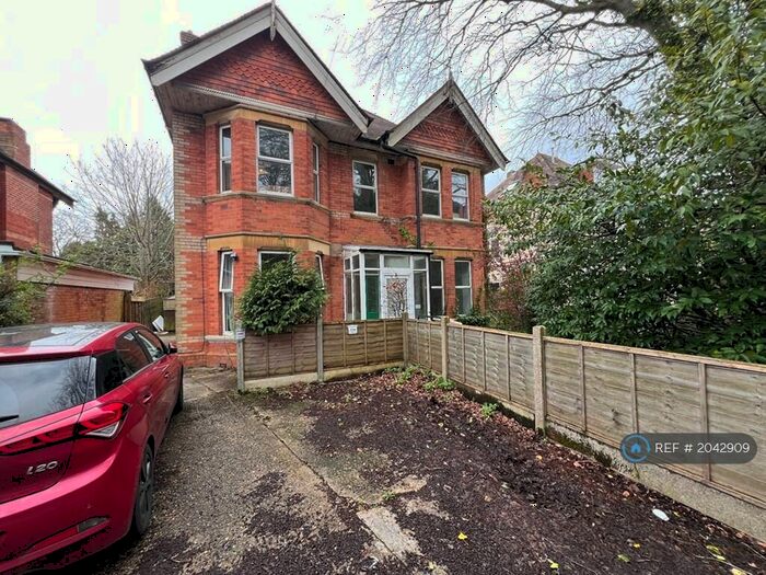 2 Bedroom Flat To Rent In Richmond Park Road, Bournemouth, BH8