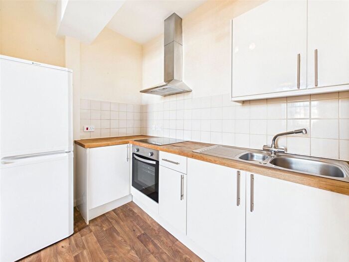 1 Bedroom Flat To Rent In Lansdowne Place, Hove, East Sussex, BN3