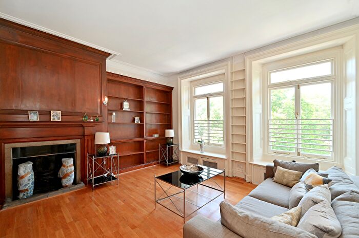 2 Bedroom Flat To Rent In Cadogan Square, London, SW1X