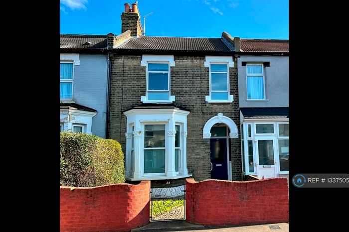 4 Bedroom Terraced House To Rent In Second Avenue, London, E12