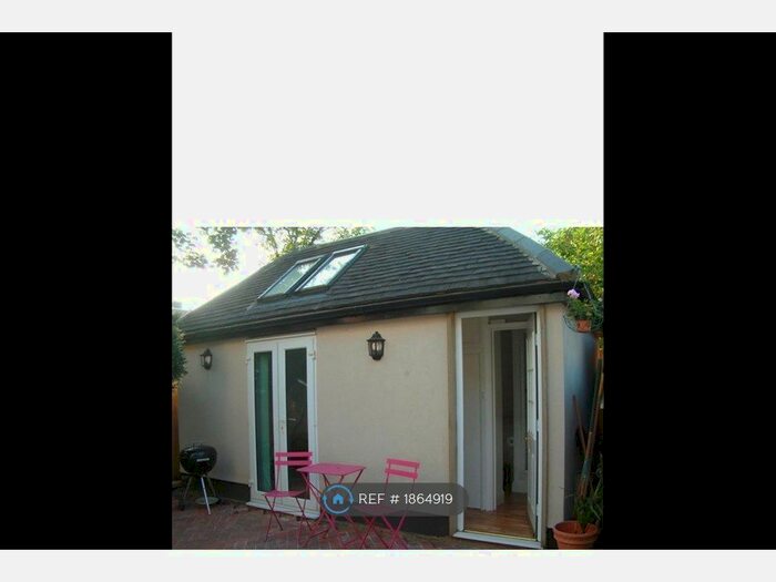 Studio To Rent In Ash Grove, London, NW2