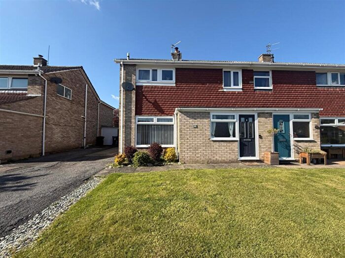 3 Bedroom Semi-Detached House For Sale In Manor Road, Hurworth Place, Darlington, DL2