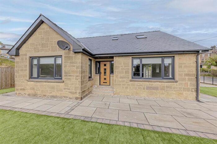 4 Bedroom Detached House For Sale In Edgefold Road, Matlock, Derbyshire, DE4