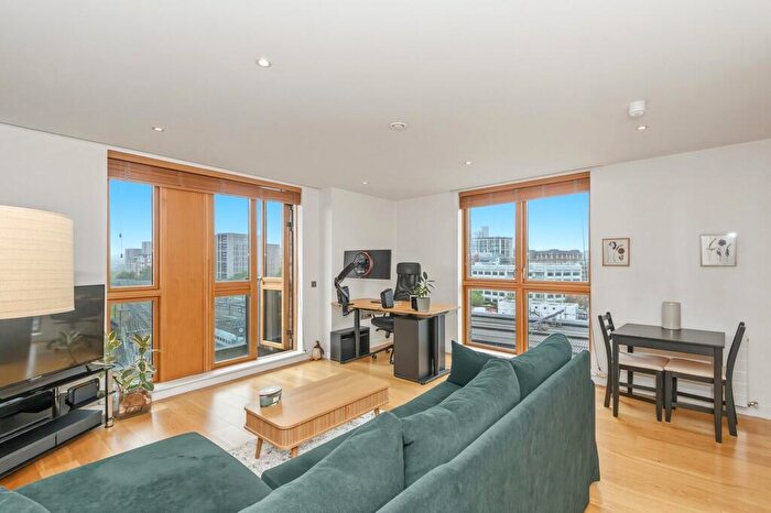 2 Bedroom Apartment For Sale In Watermans Place, Granary Wharf, LS1
