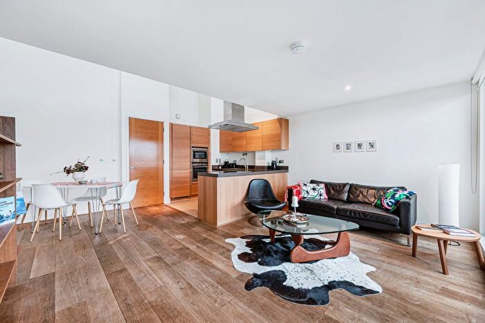 2 Bedroom Flat To Rent In Bazalgette Court, Great West Road, W6