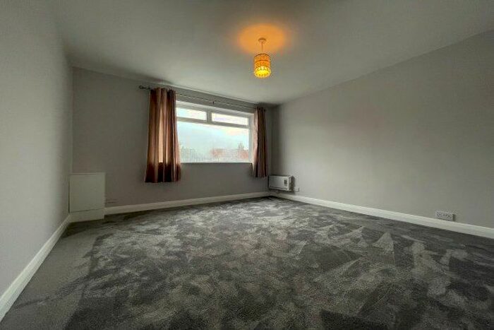 1 Bedroom Flat To Rent In Tinshill Road, Leeds, LS16