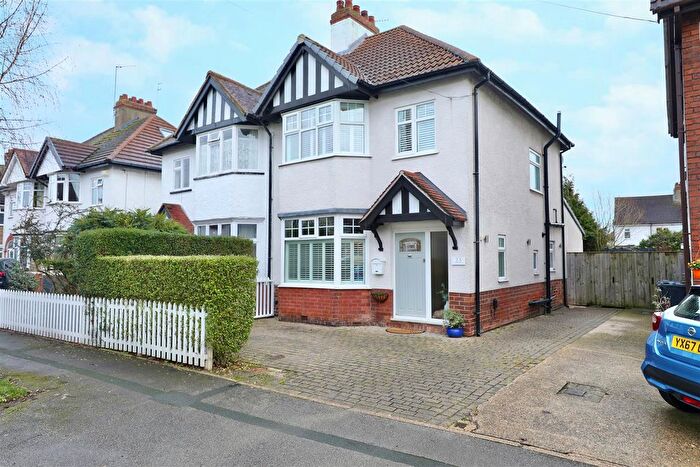 3 Bedroom Semi Detached House For Sale In Orchard Road, Hull, HU4