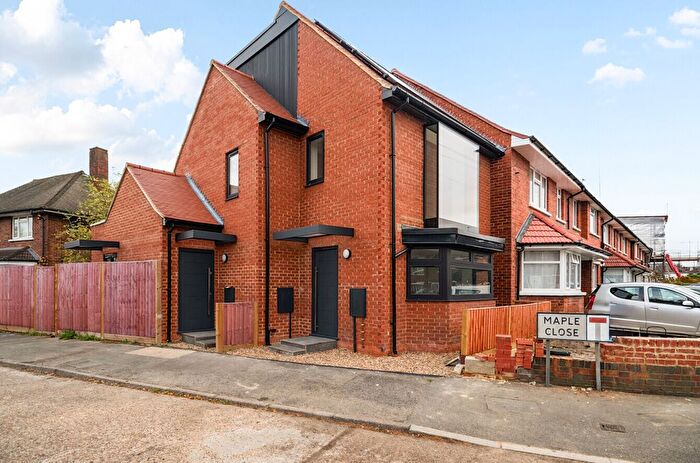 1 Bedroom Maisonette For Sale In Maple Close, Mitcham, CR4