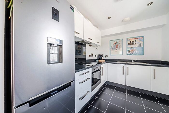 1 Bedroom Flat For Sale In Limerick Close, Balham, London, SW12