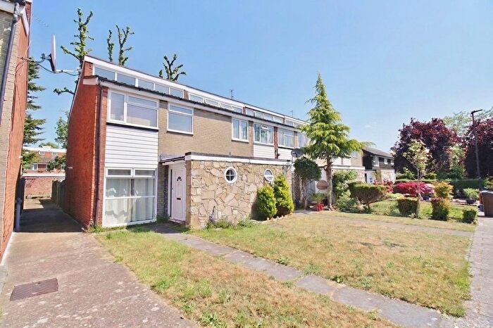 3 Bedroom End Terrace House For Sale In Moreton Avenue, Isleworth, TW7