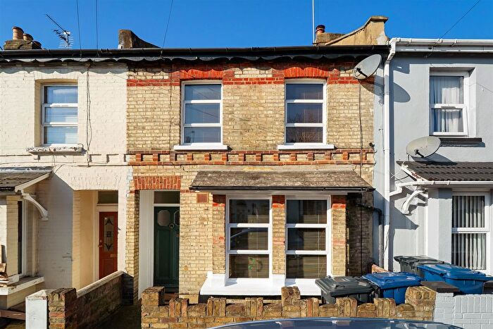 3 Bedroom Terraced House To Rent In Bedford Road, Ealing, W13