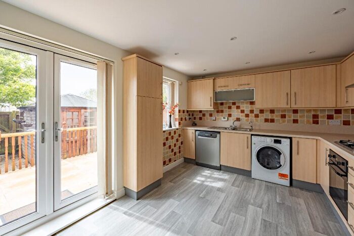 3 Bedroom Town House To Rent In The Firs, Newbury, RG14